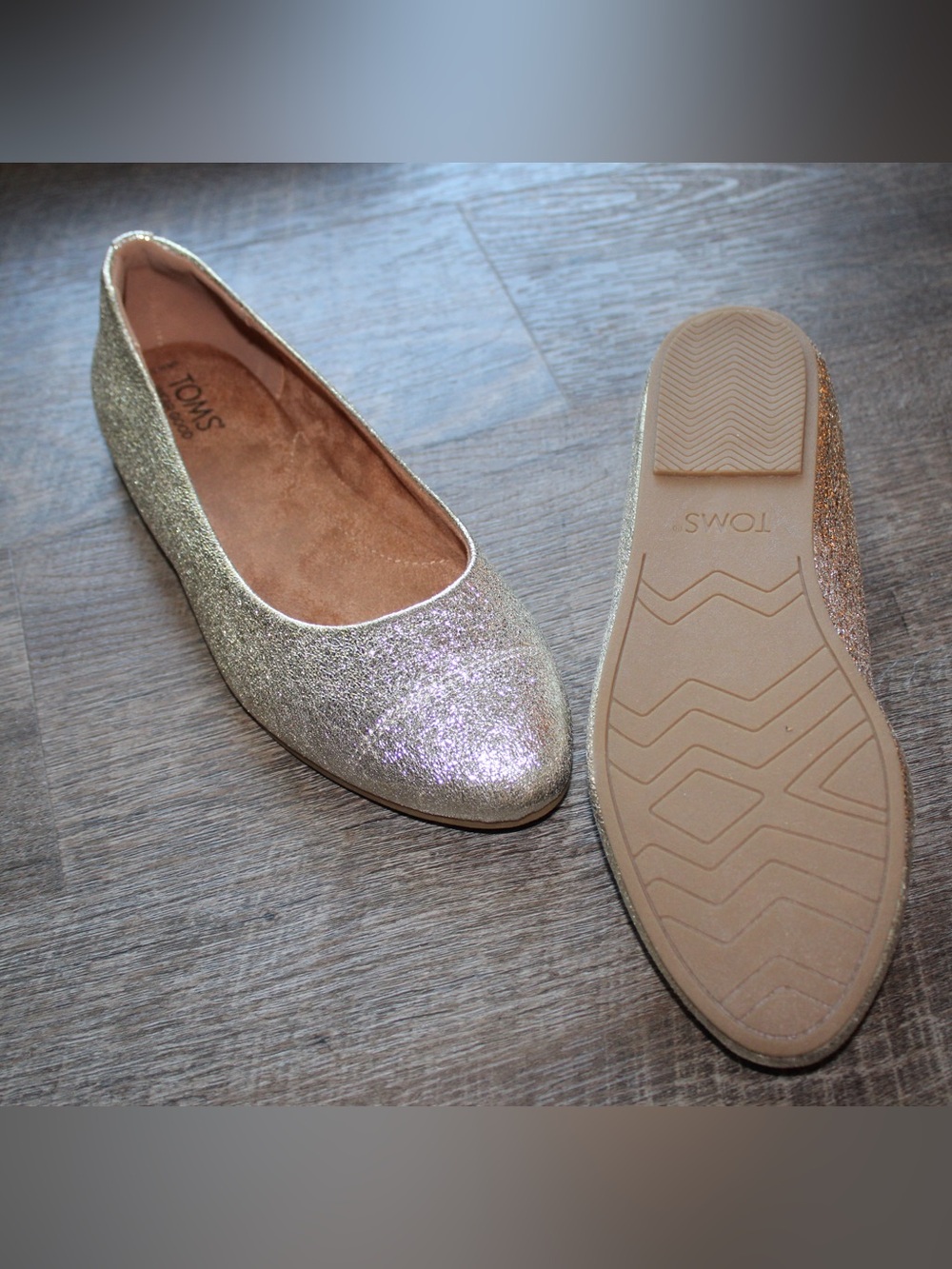 TOMS Women’s Gold Metallic Glitter Ballet Flats Size 7.5 - Picture 2 of 3